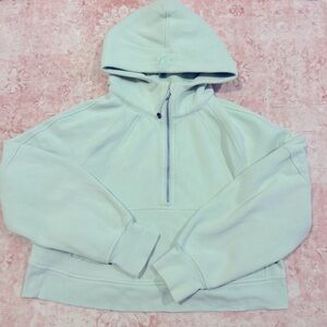 Lululemon Scuba
Size xs/s
Mint color